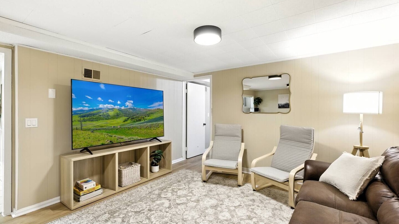 Photo of Livingroom in Maple Lake