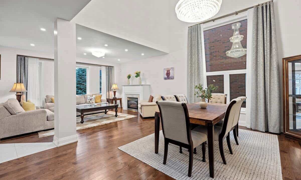 Photo of Livingroom in Hurontario