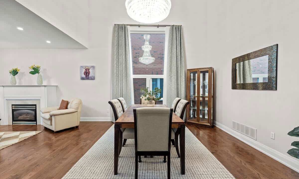 Photo of Livingroom in Hurontario