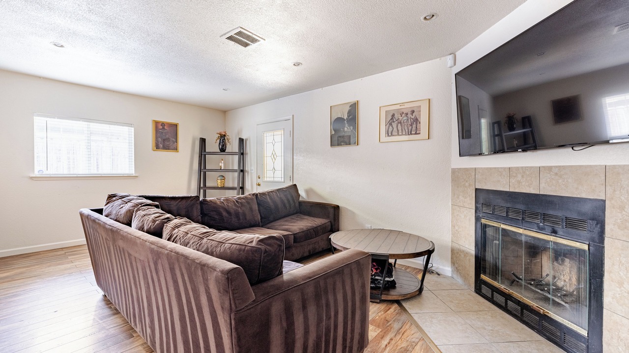 Photo of Livingroom in Southeastern Sacramento