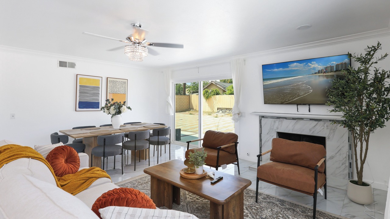 Photo of Livingroom in Canoga Park