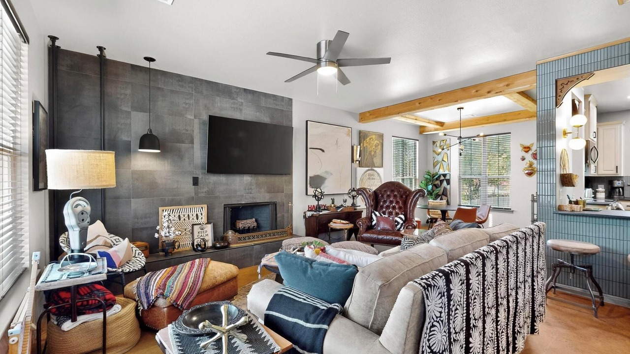 Photo of Livingroom in Apache Shores
