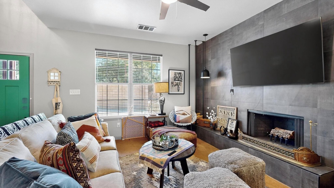Photo of Livingroom in Apache Shores