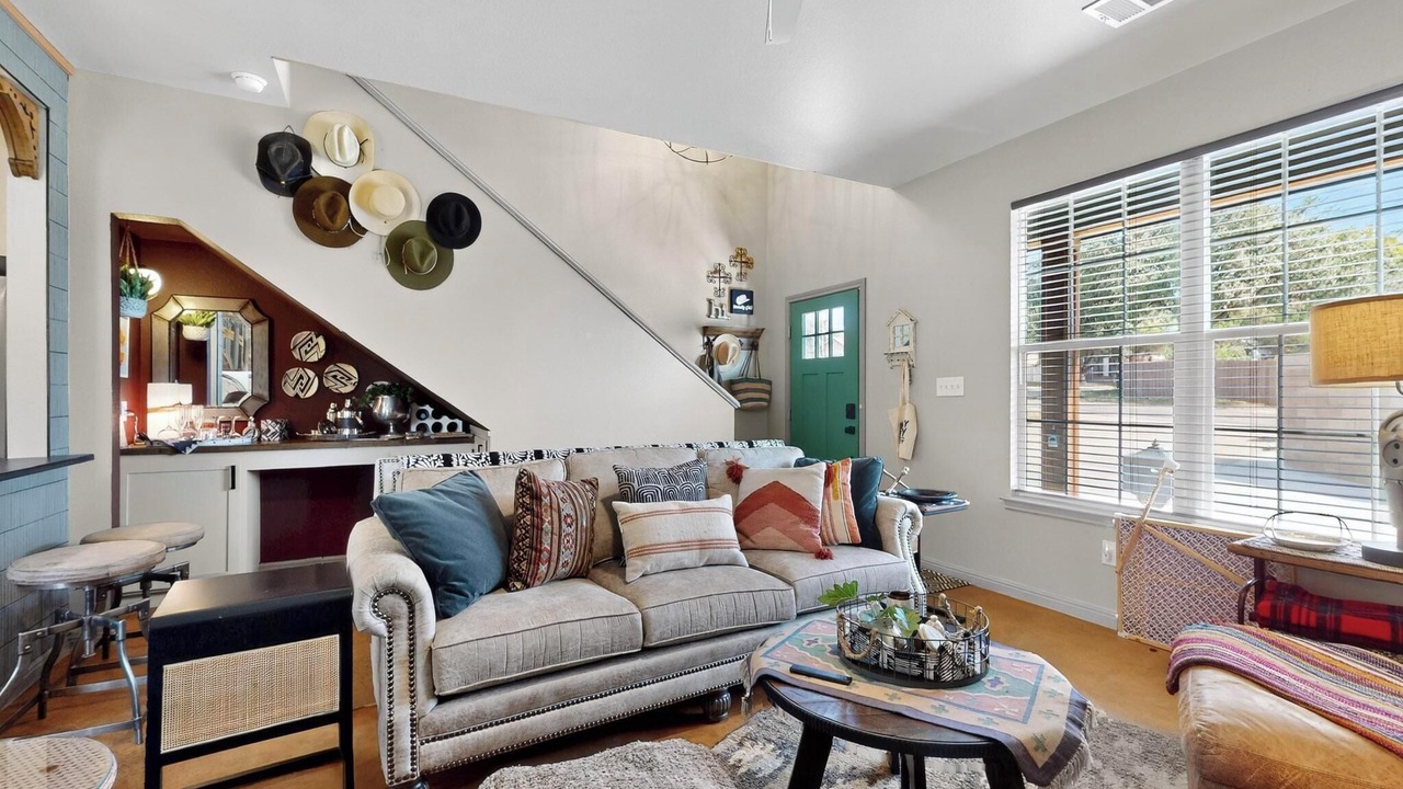 Photo of Livingroom in Apache Shores