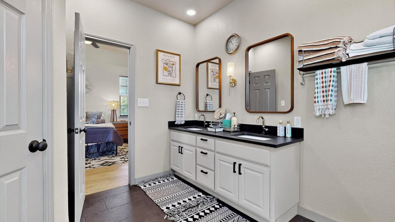 Photo of Bedroom in Apache Shores