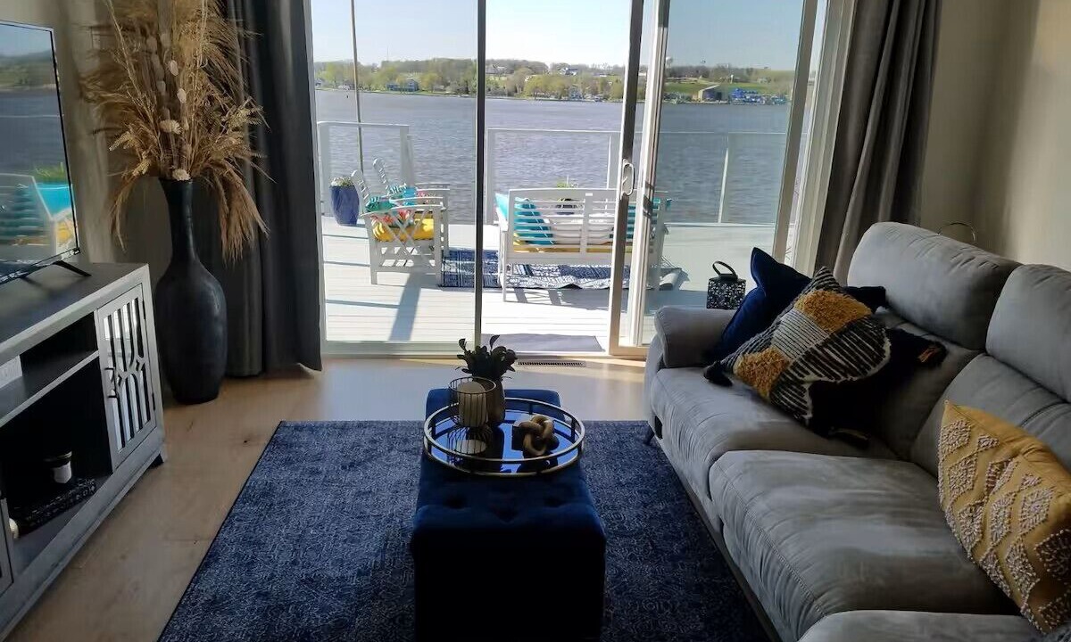 Photo of Livingroom in Port Byron