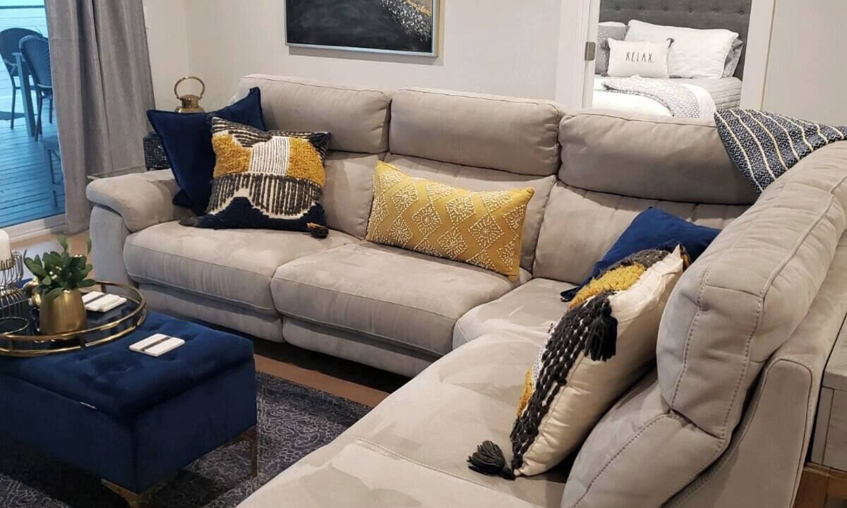 Photo of Livingroom in Port Byron