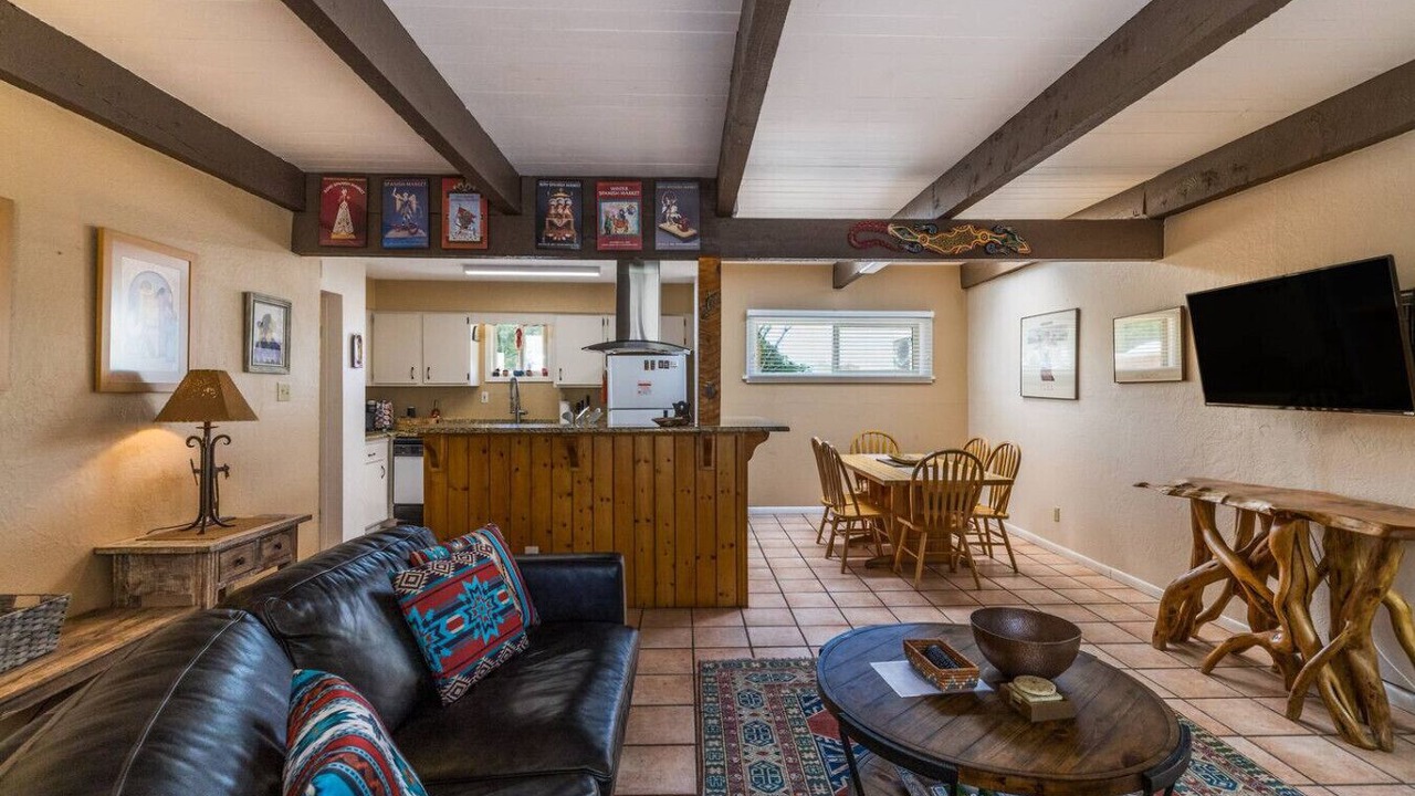 Photo of Livingroom in Northeast Santa Fe