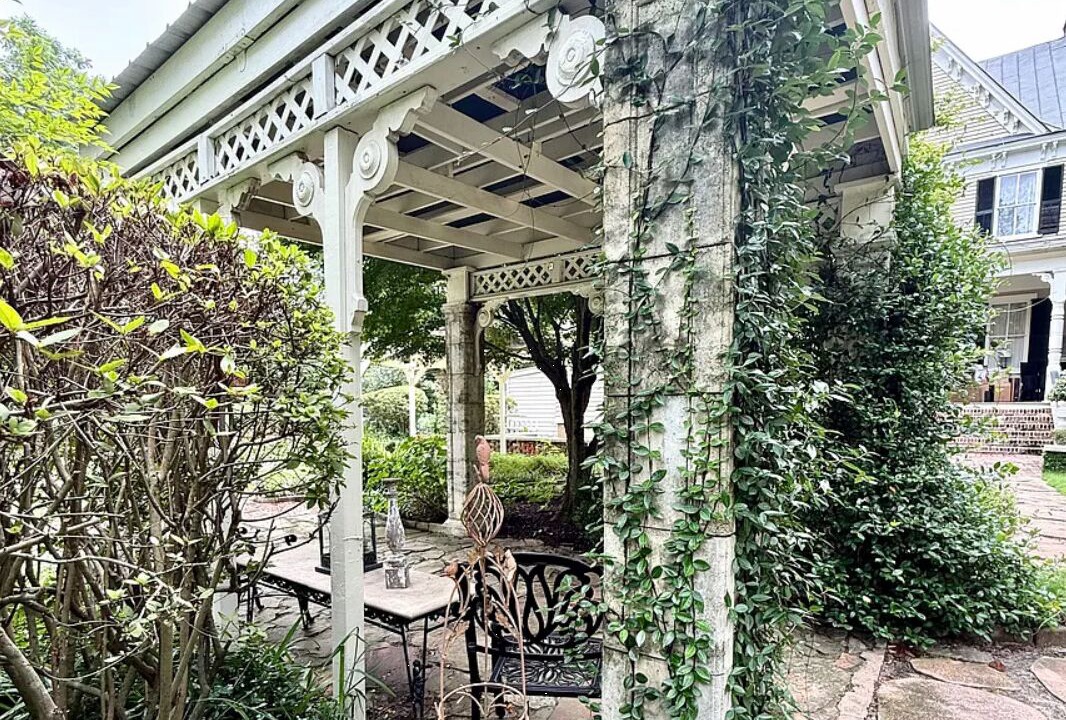 Photo of Outdoor in Summerville Historic District