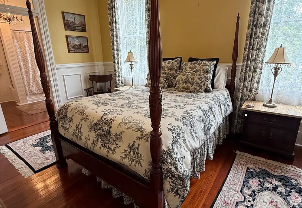 Photo of Bedroom in Summerville Historic District