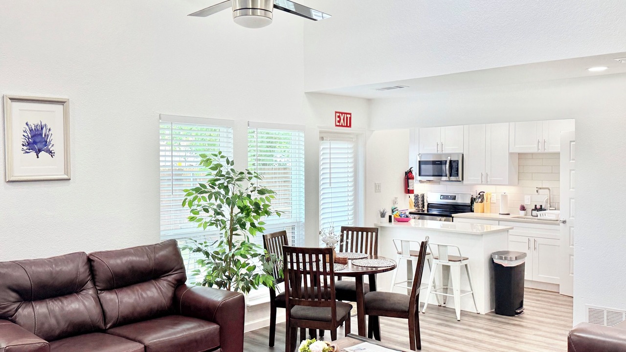 Photo of Livingroom in West Arlington