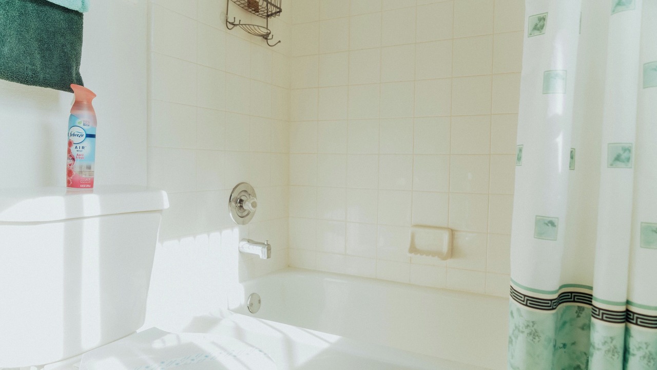 Photo of Bathroom in Lindfields