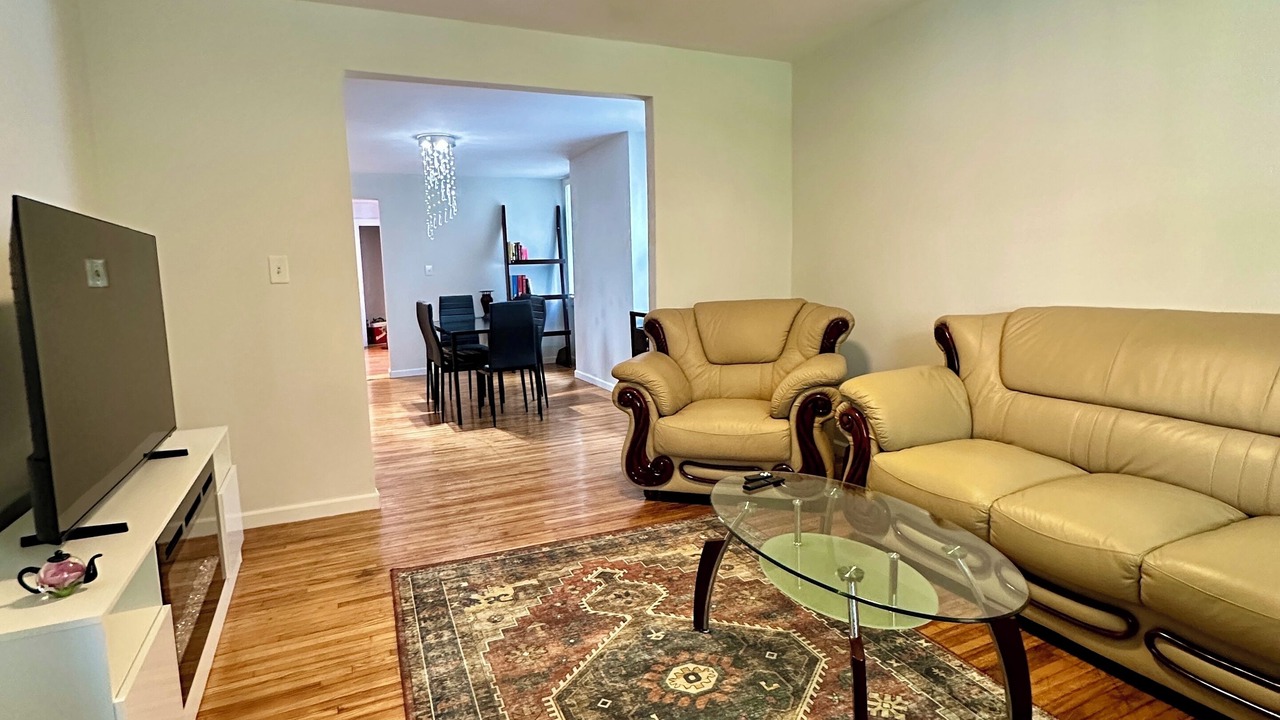 Photo of Bedroom in Front Park