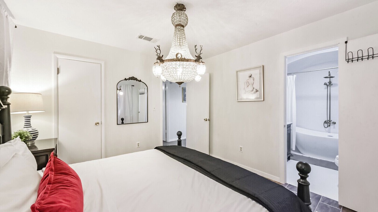 Photo of Bedroom in Alvin