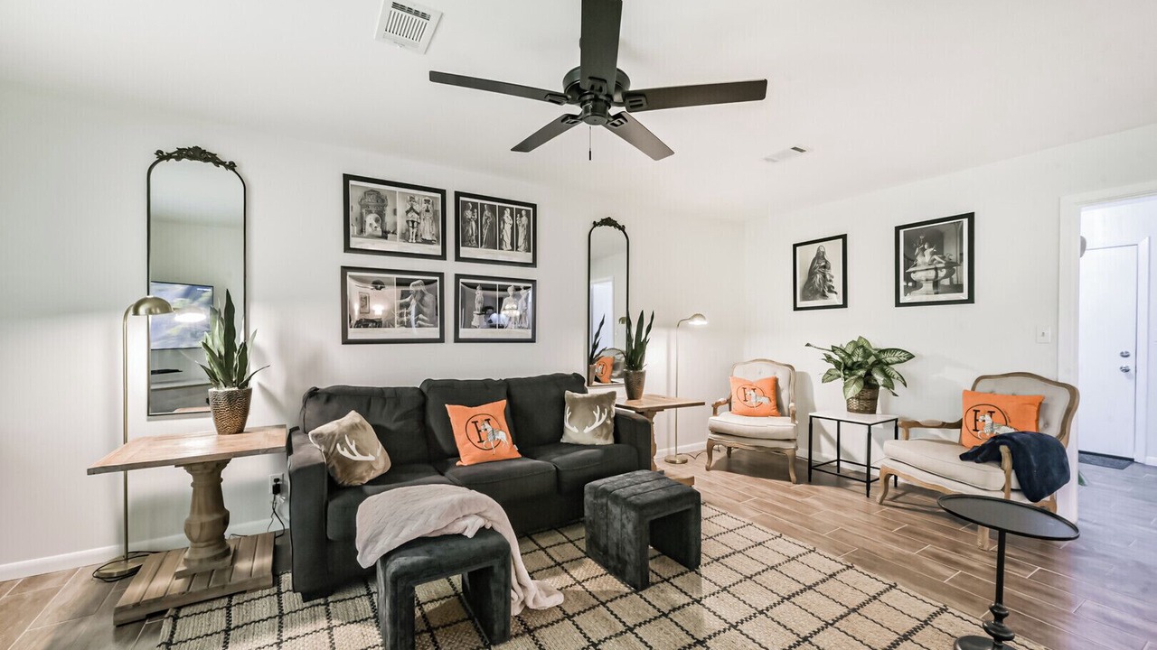 Photo of Livingroom in Alvin