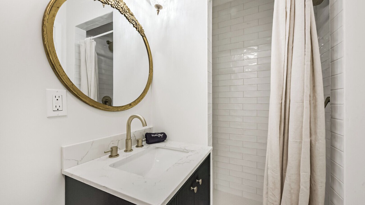 Photo of Bathroom in Alvin