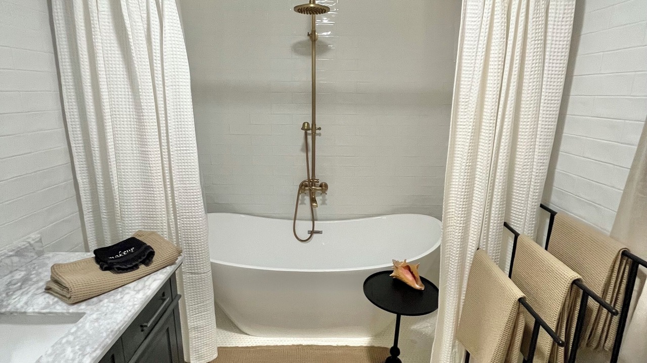 Photo of Bathroom in Alvin