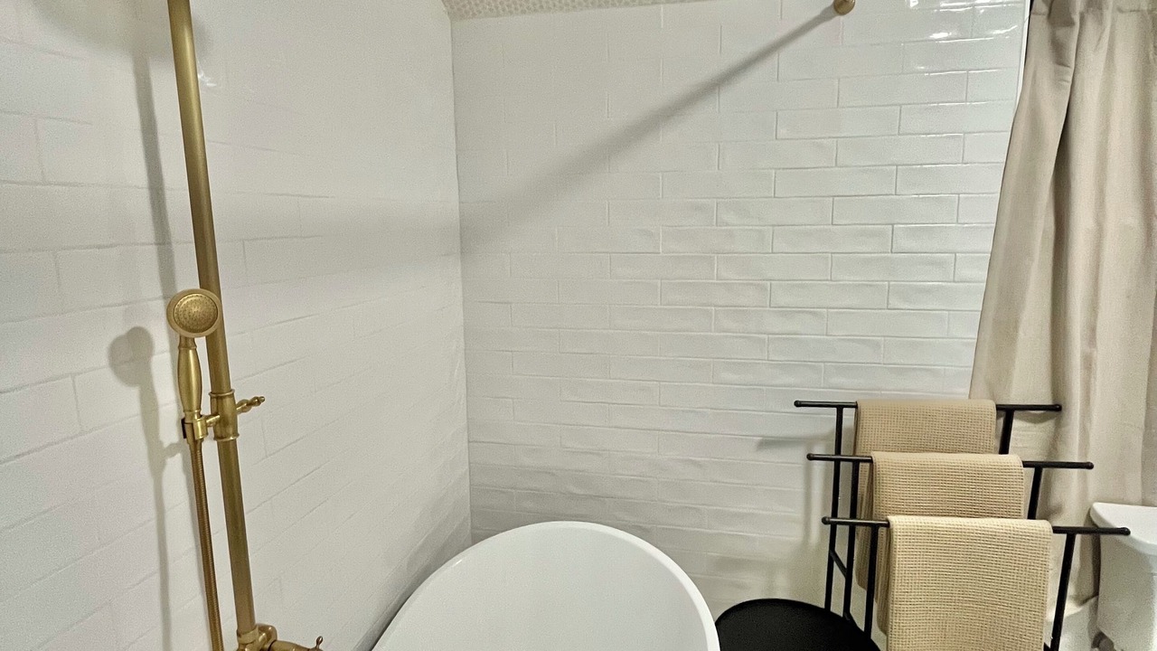 Photo of Bathroom in Alvin