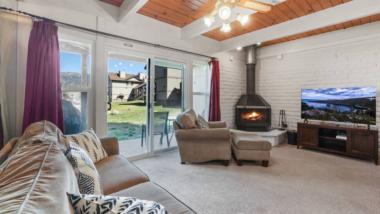 Photo of Livingroom in Tahoe Keys