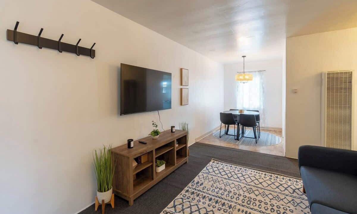 Photo of Livingroom in North Pacific Beach