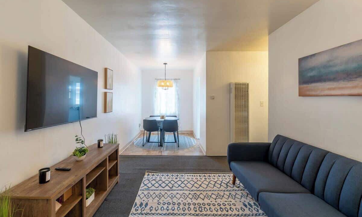Photo of Livingroom in North Pacific Beach