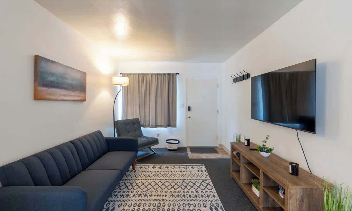 Photo of Livingroom in North Pacific Beach