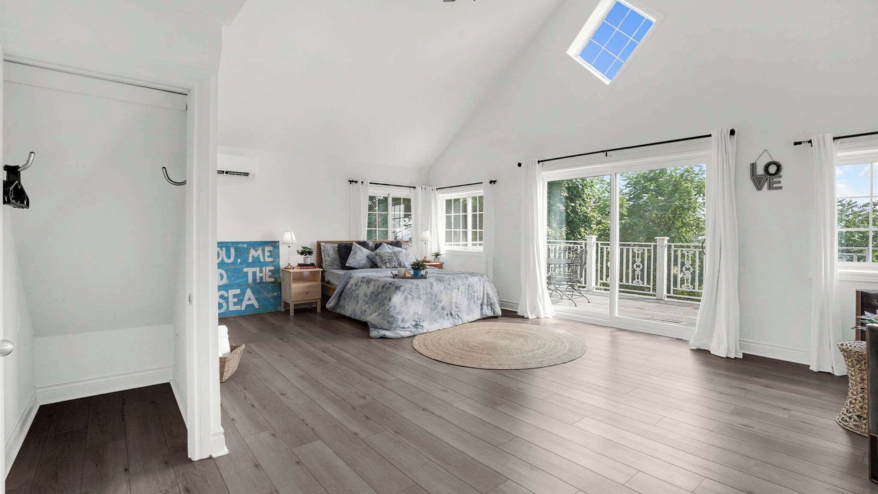 Photo of Bedroom in Crystal Beach
