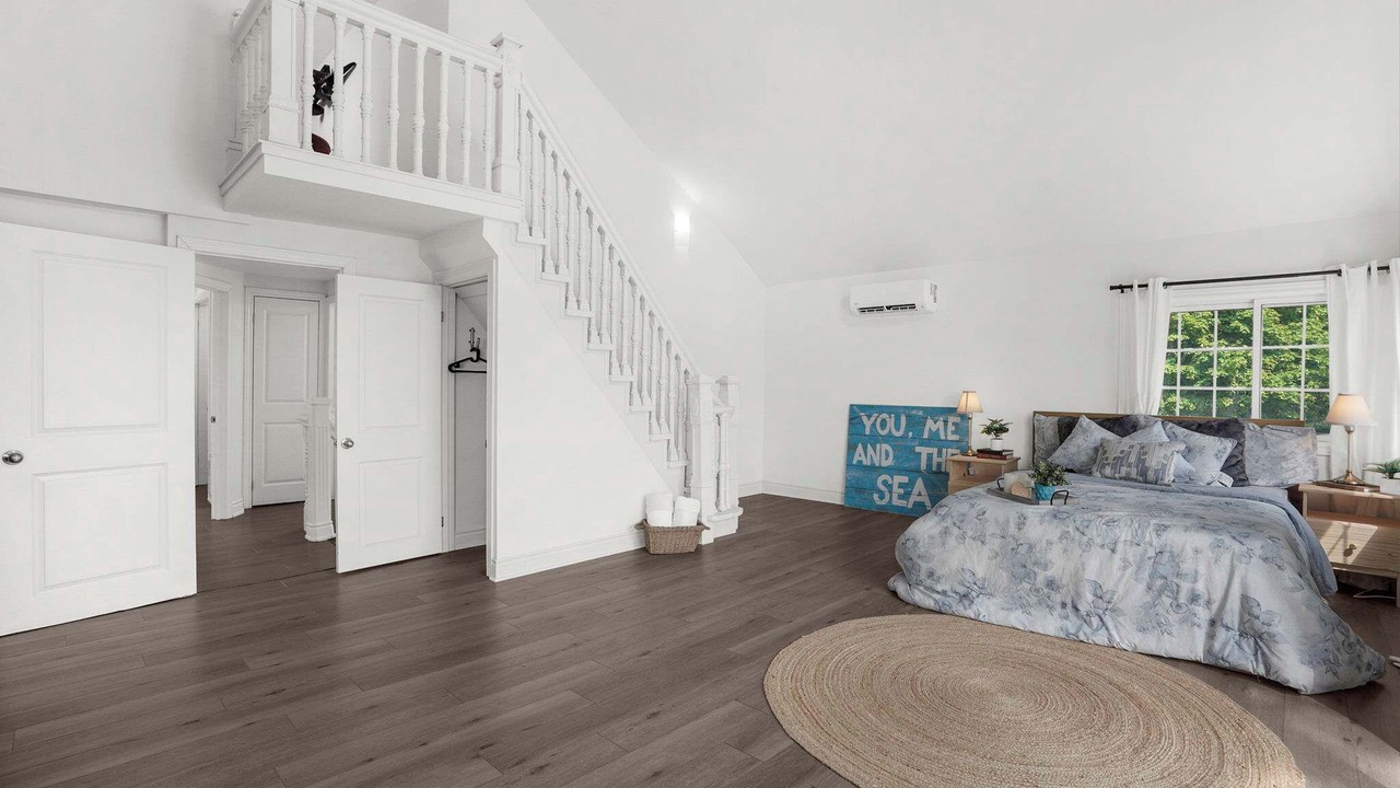 Photo of Bedroom in Crystal Beach