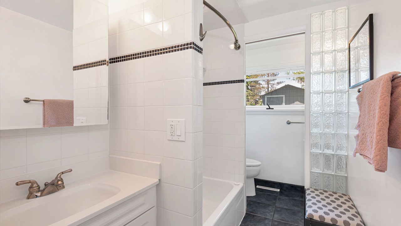 Photo of Bathroom in Park Point