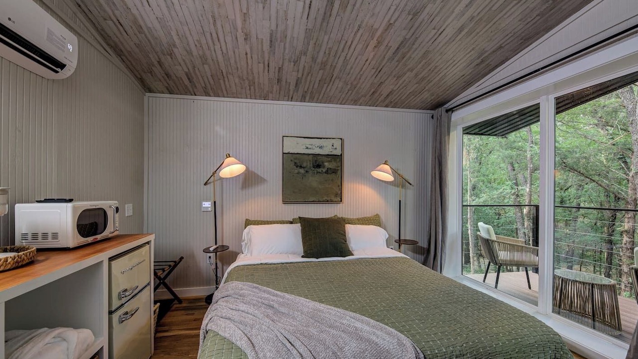 Photo of Bedroom in Alvord