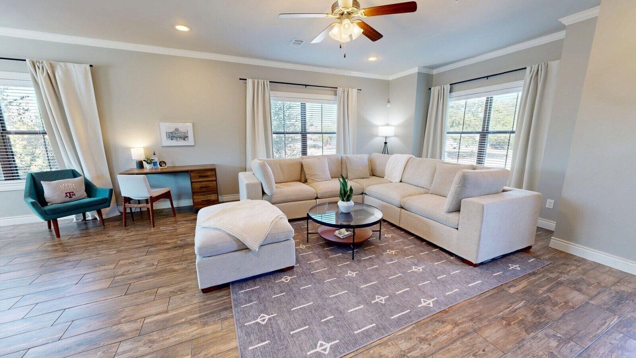 Photo of Livingroom in College Station