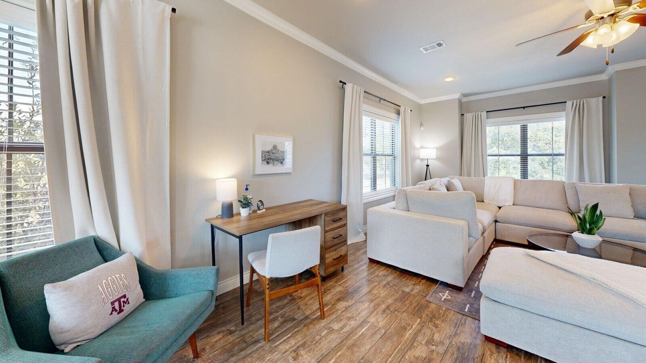 Photo of Livingroom in College Station