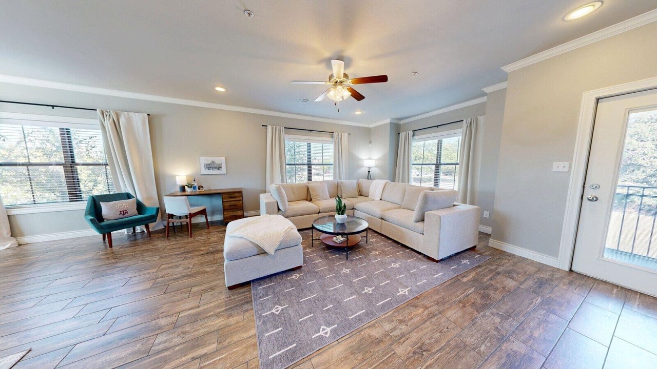 Photo of Livingroom in College Station