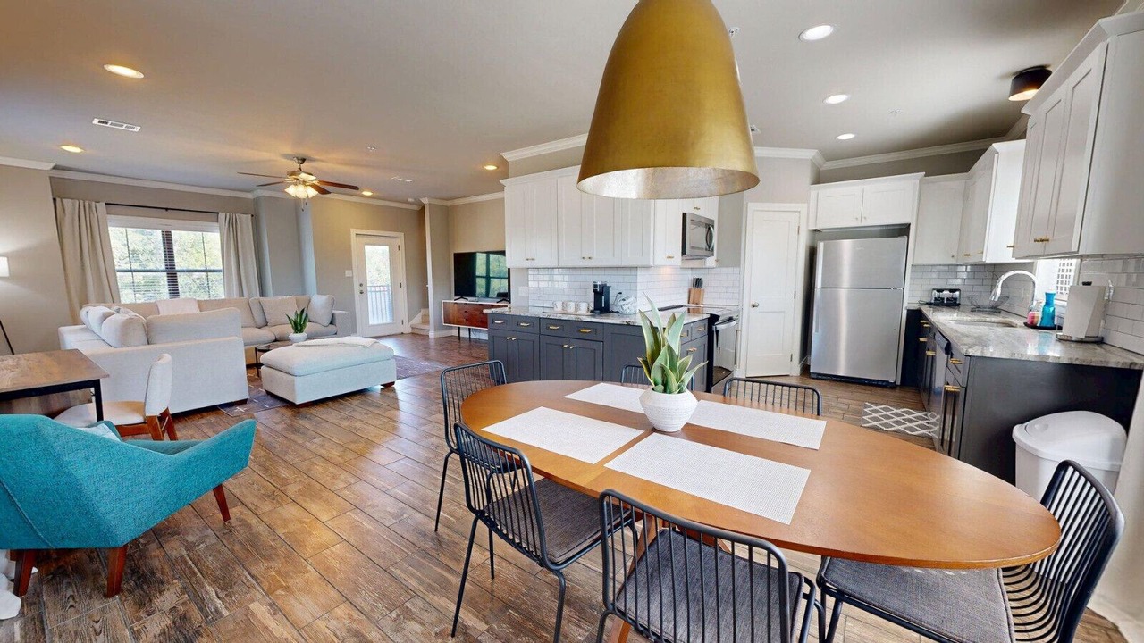 Photo of Livingroom in College Station