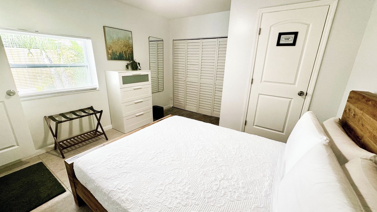 Photo of Bedroom in Oakland Park