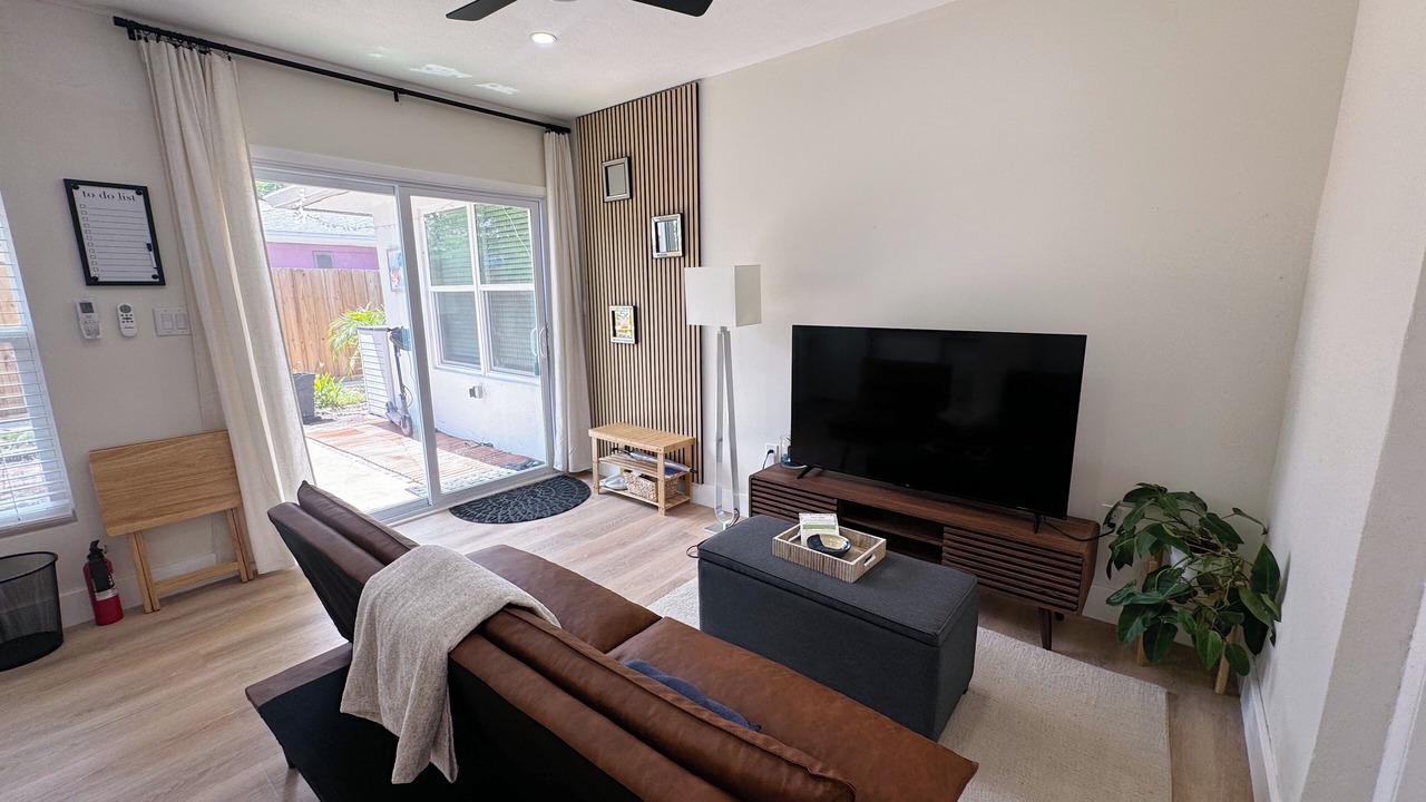 Photo of Livingroom in Oakland Park