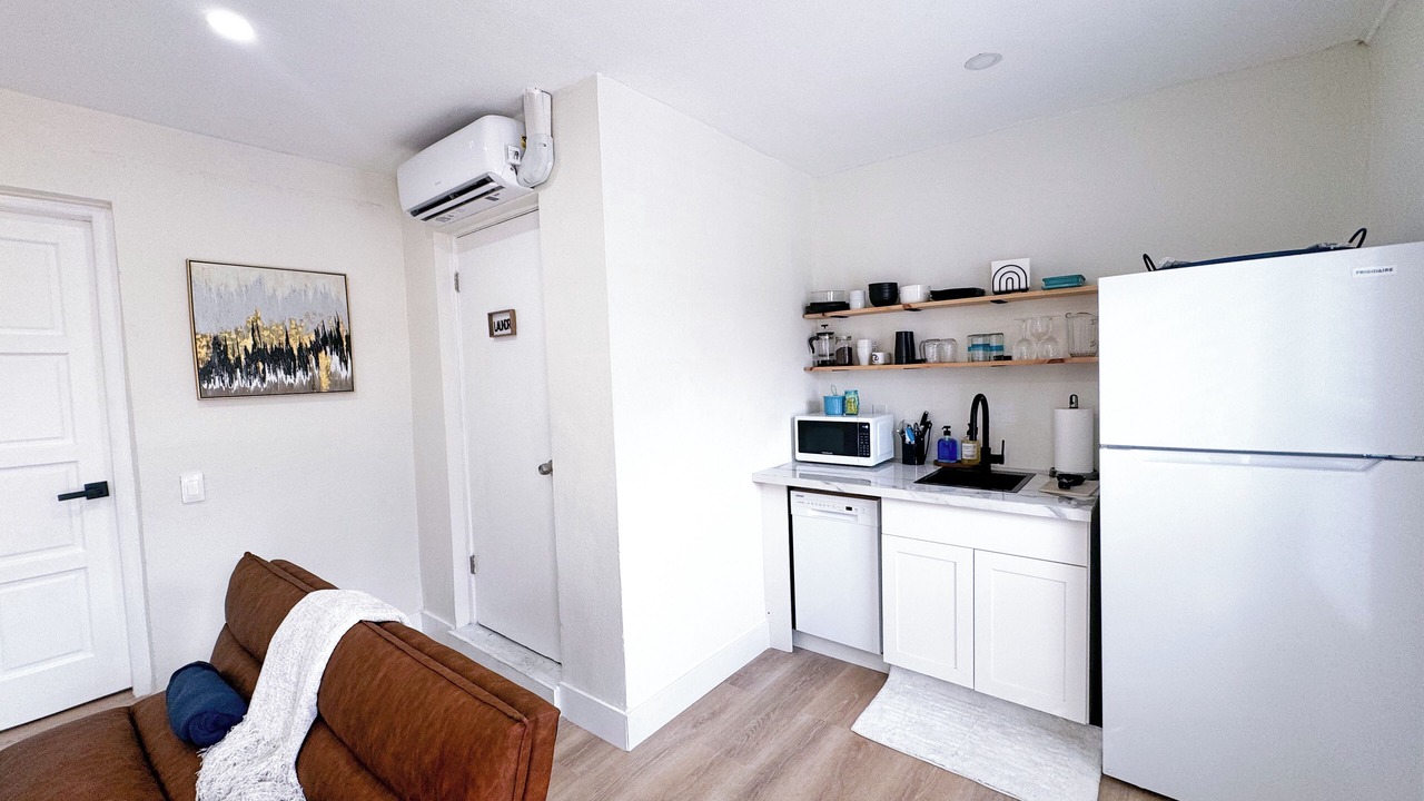 Photo of Livingroom in Oakland Park