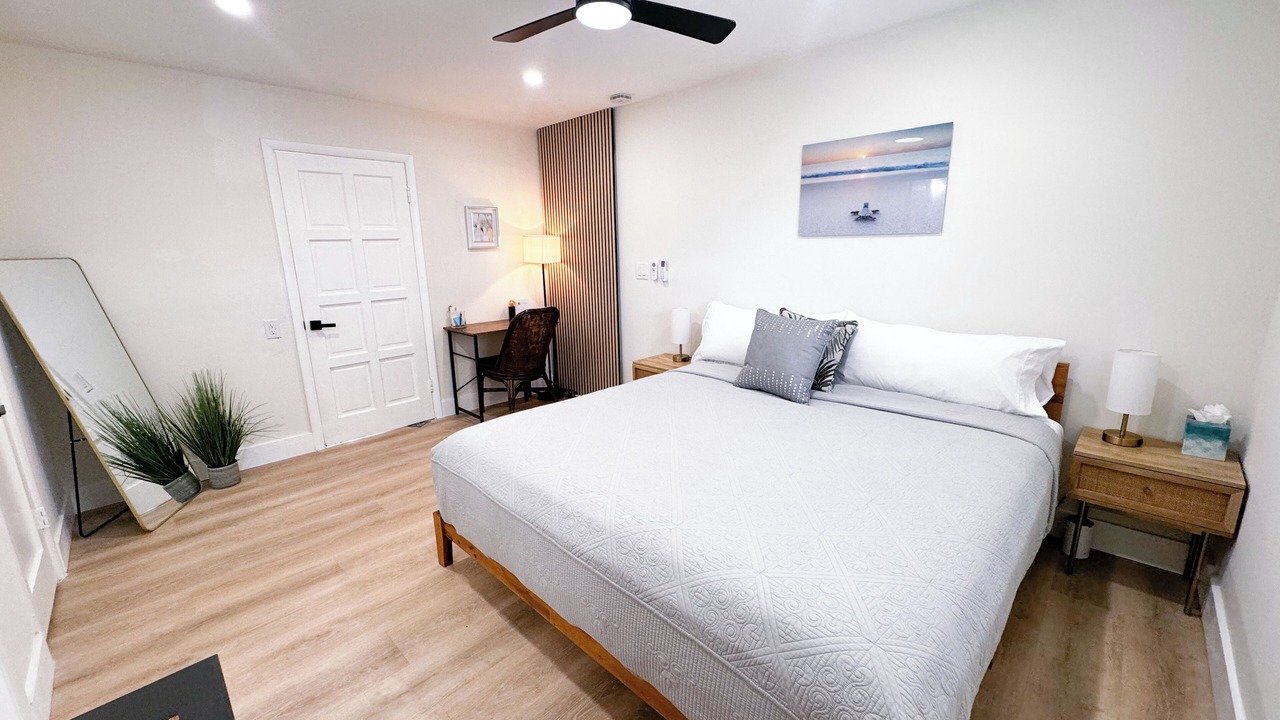 Photo of Bedroom in Oakland Park