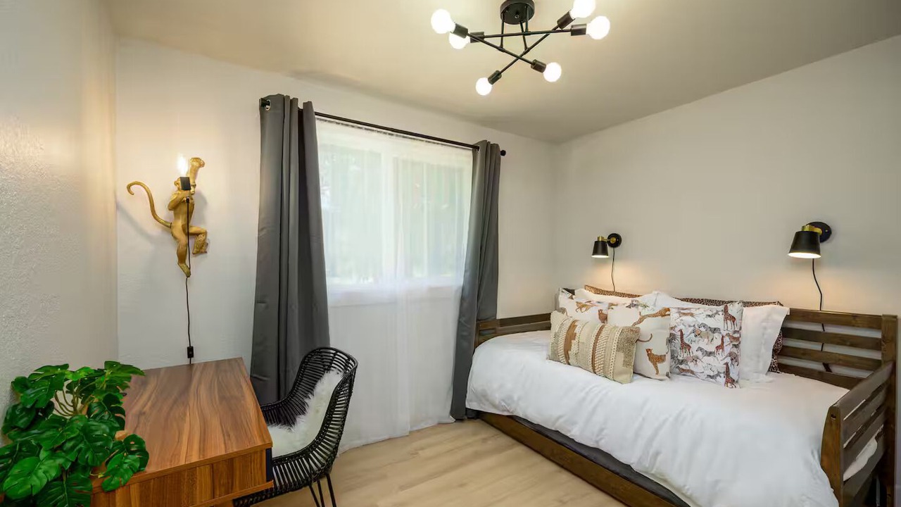 Photo of Bedroom in Roseburg