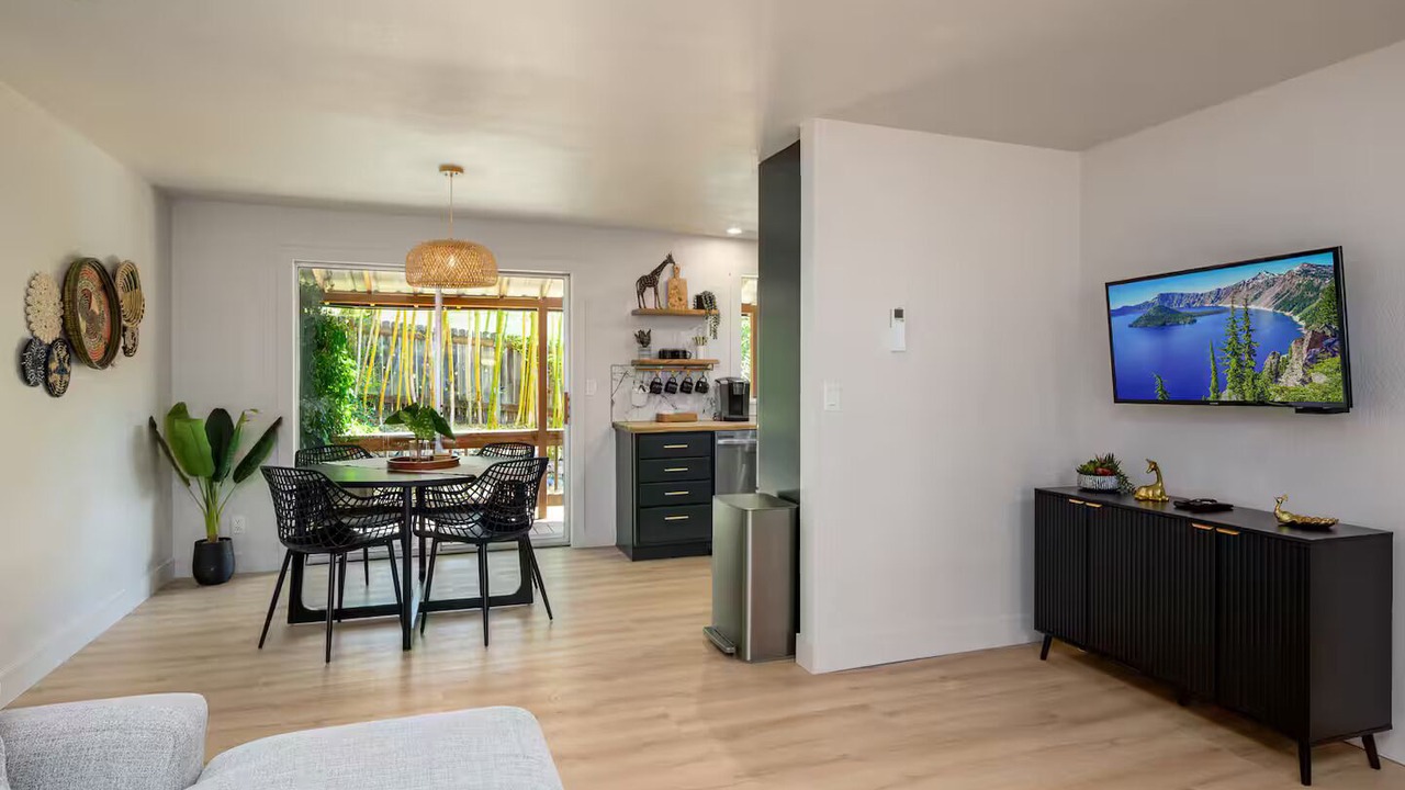 Photo of Livingroom in Roseburg