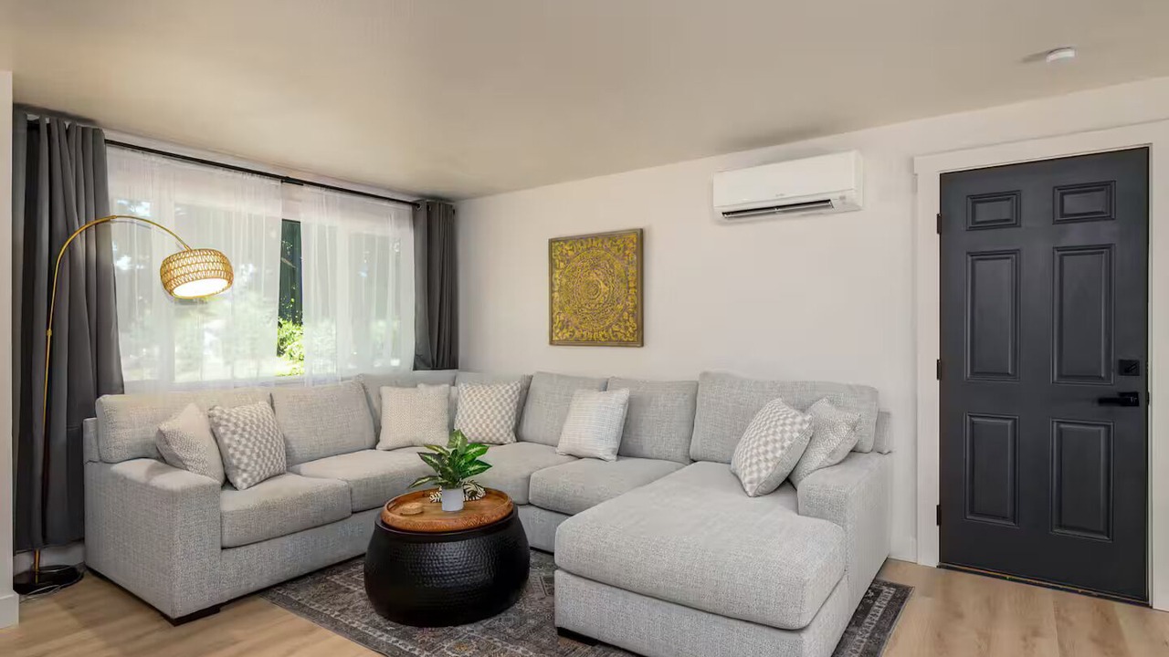 Photo of Livingroom in Roseburg