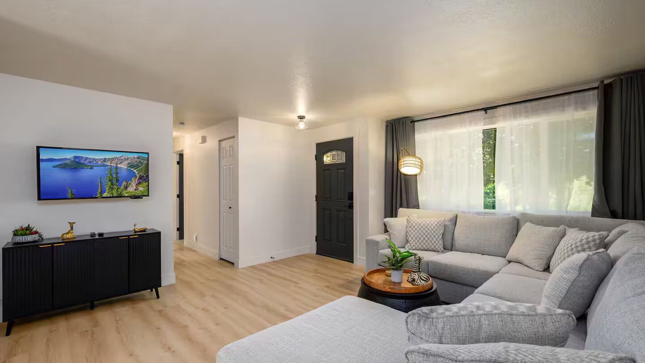 Photo of Livingroom in Roseburg