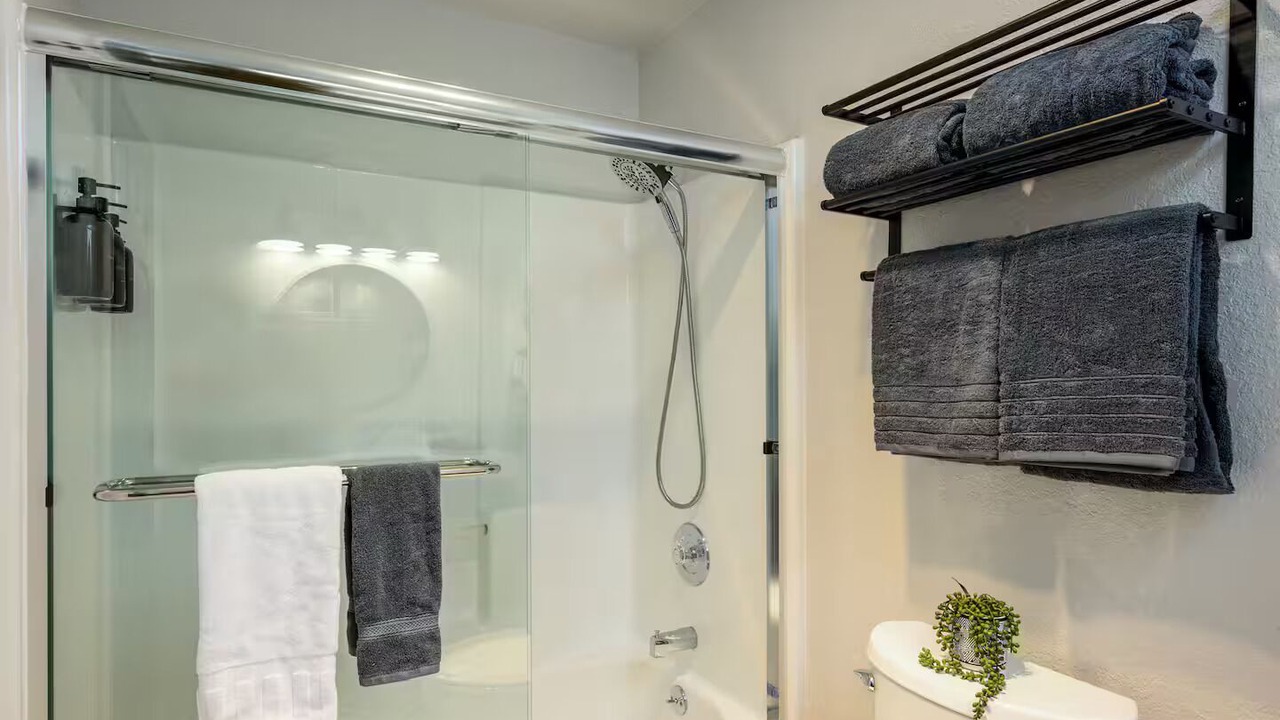 Photo of Bathroom in Roseburg