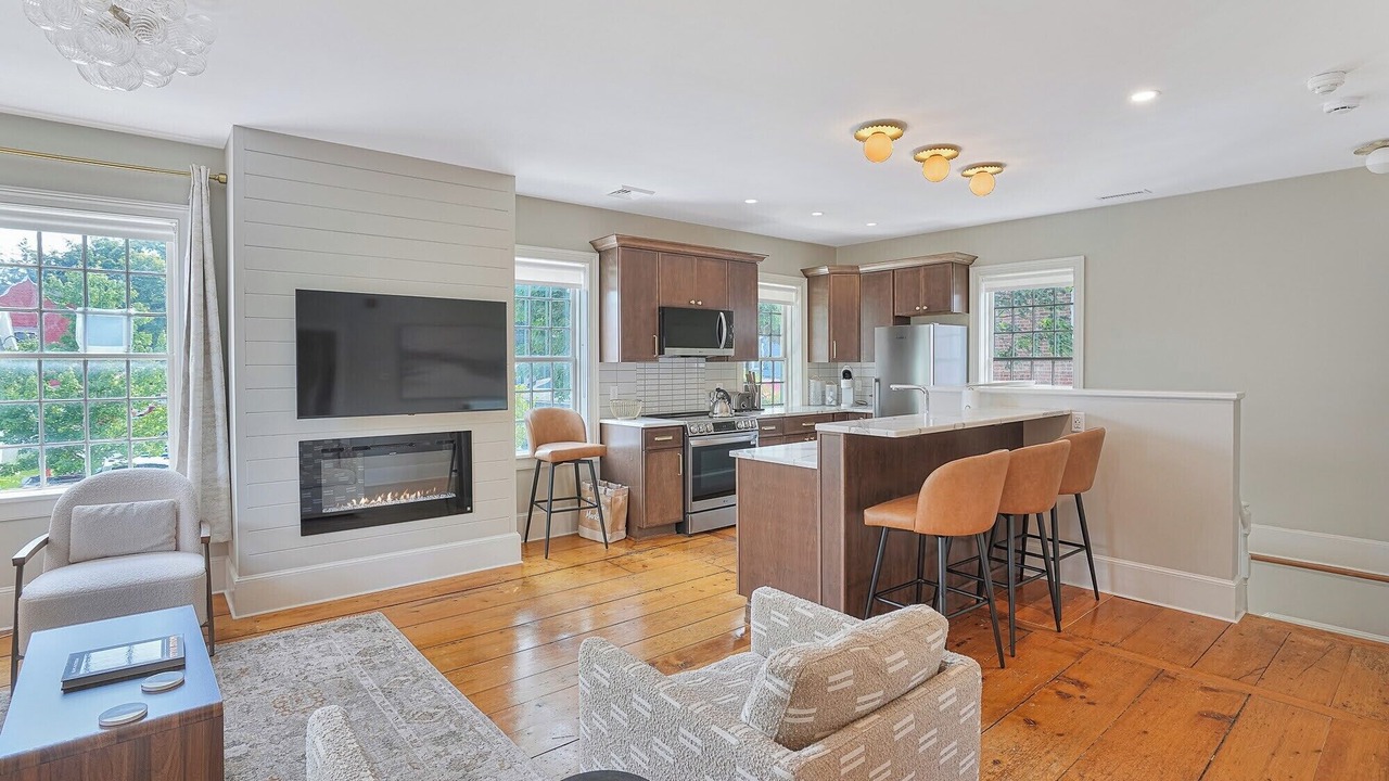 Photo of Livingroom in Lenox