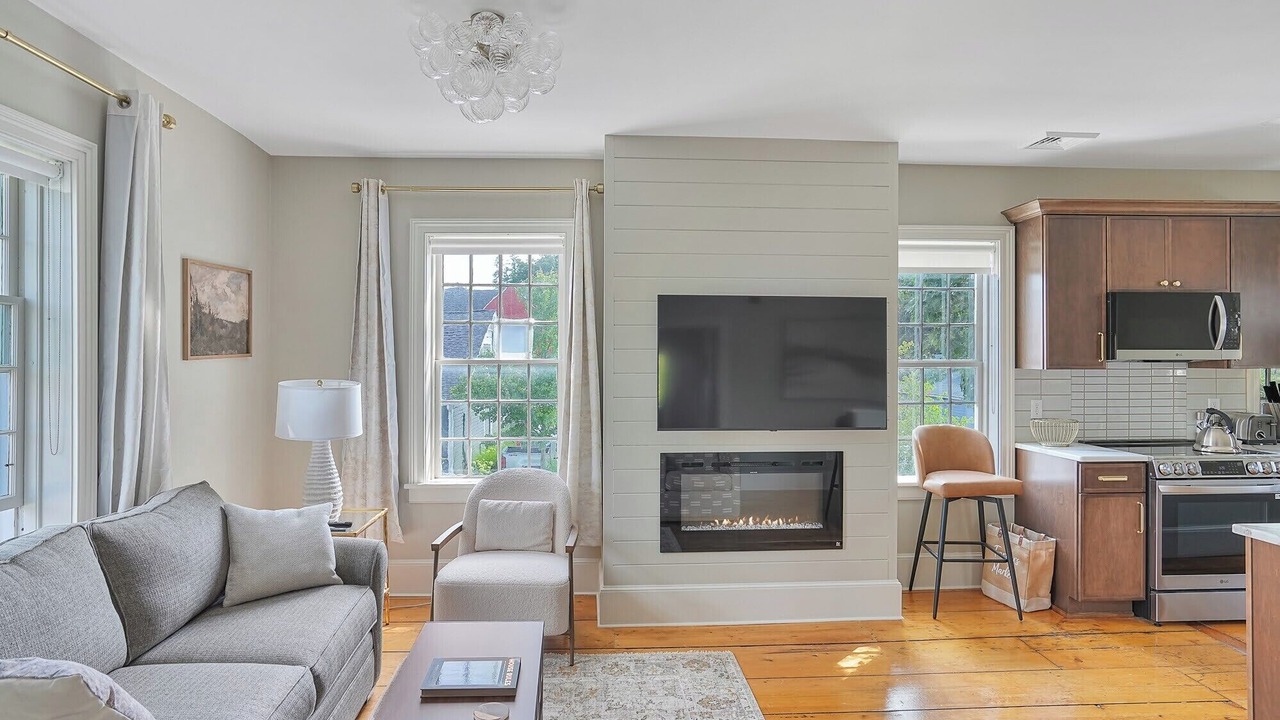 Photo of Livingroom in Lenox