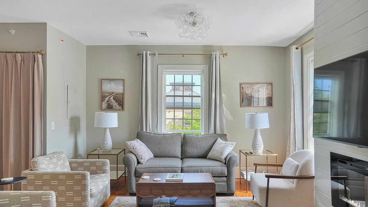 Photo of Livingroom in Lenox