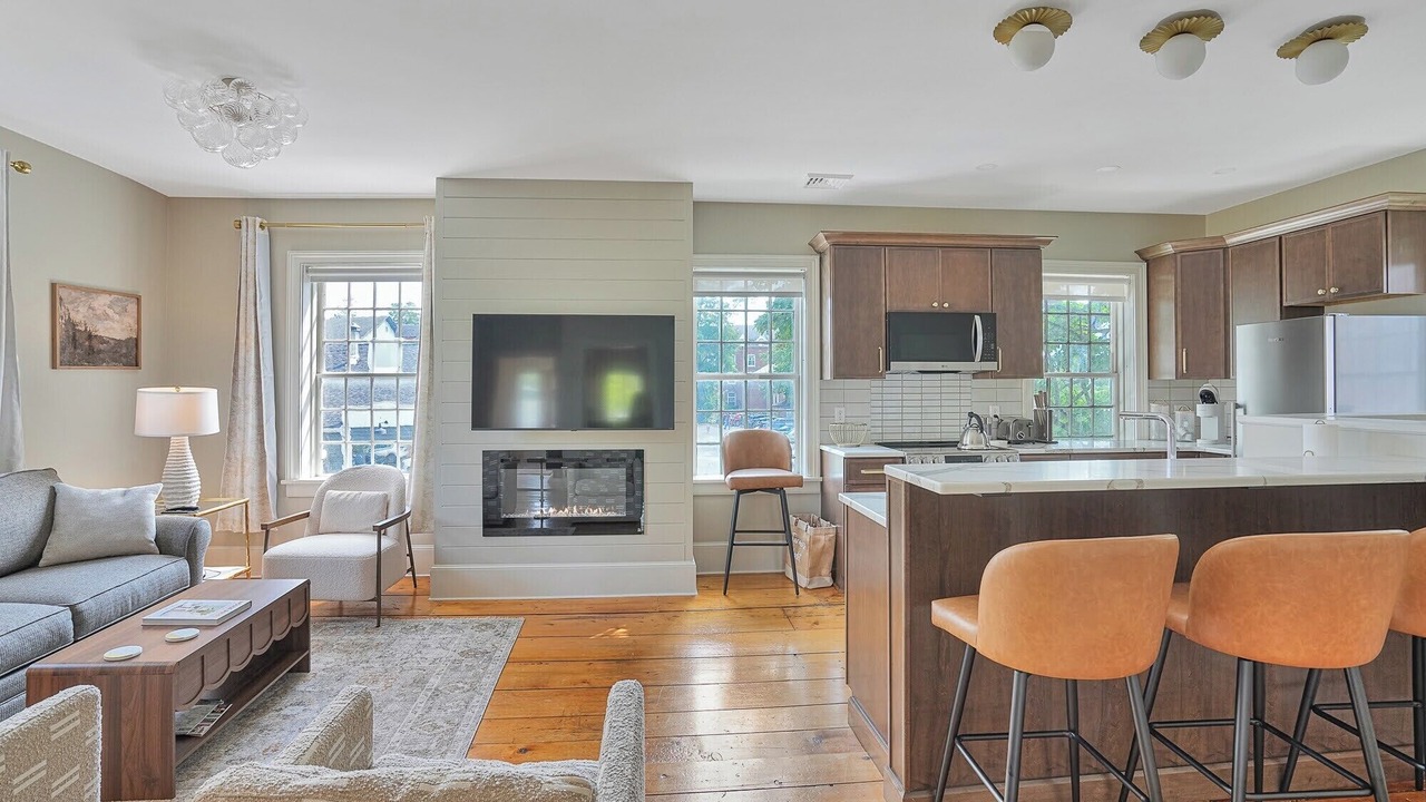Photo of Livingroom in Lenox