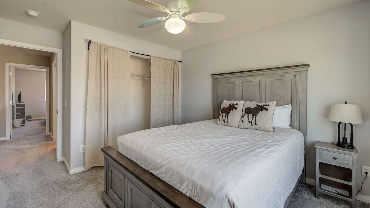 Photo of Bedroom in Monitor