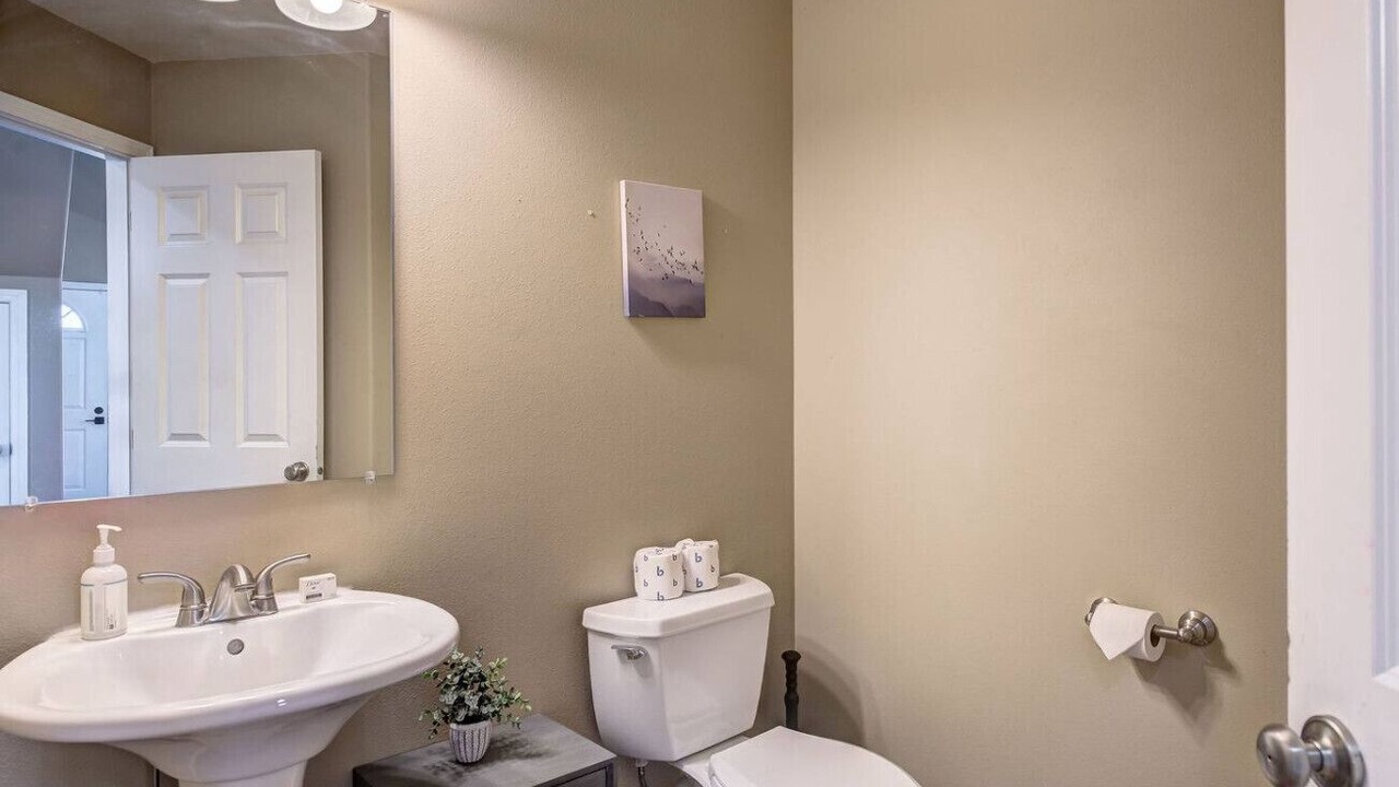 Photo of Bathroom in Monitor