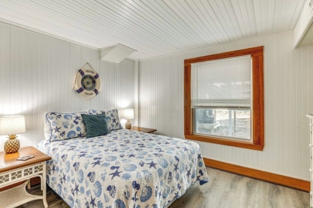 Photo of Bedroom in Caswell Beach